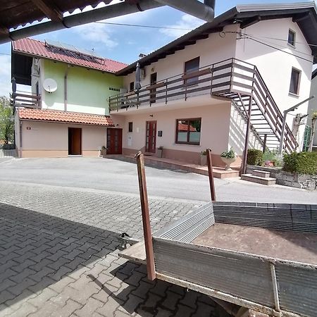 Apartmaji Karbic Постойна Екстер'єр фото