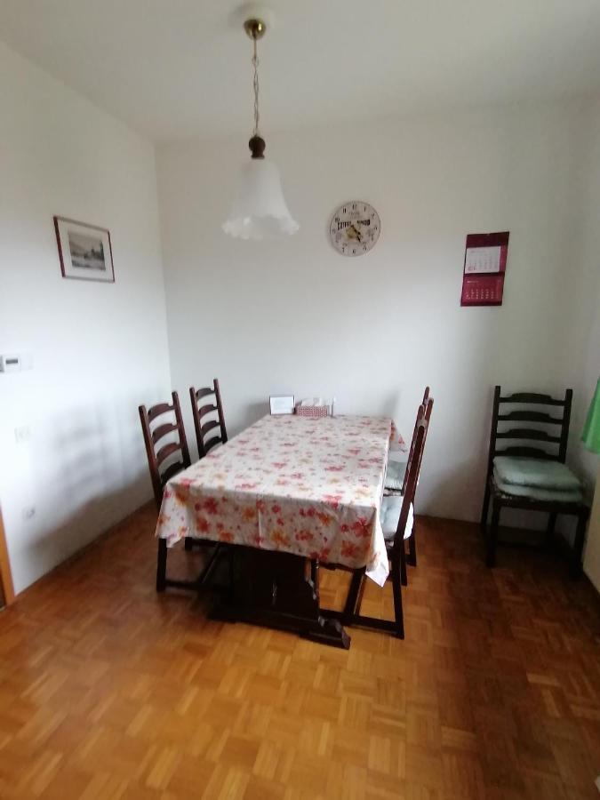 Apartmaji Karbic Постойна Екстер'єр фото