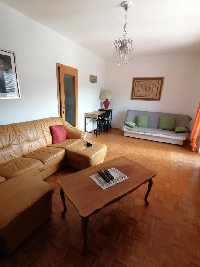 Apartmaji Karbic Постойна Екстер'єр фото