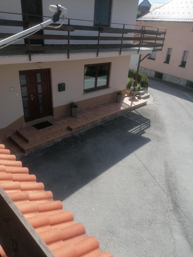 Apartmaji Karbic Постойна Екстер'єр фото