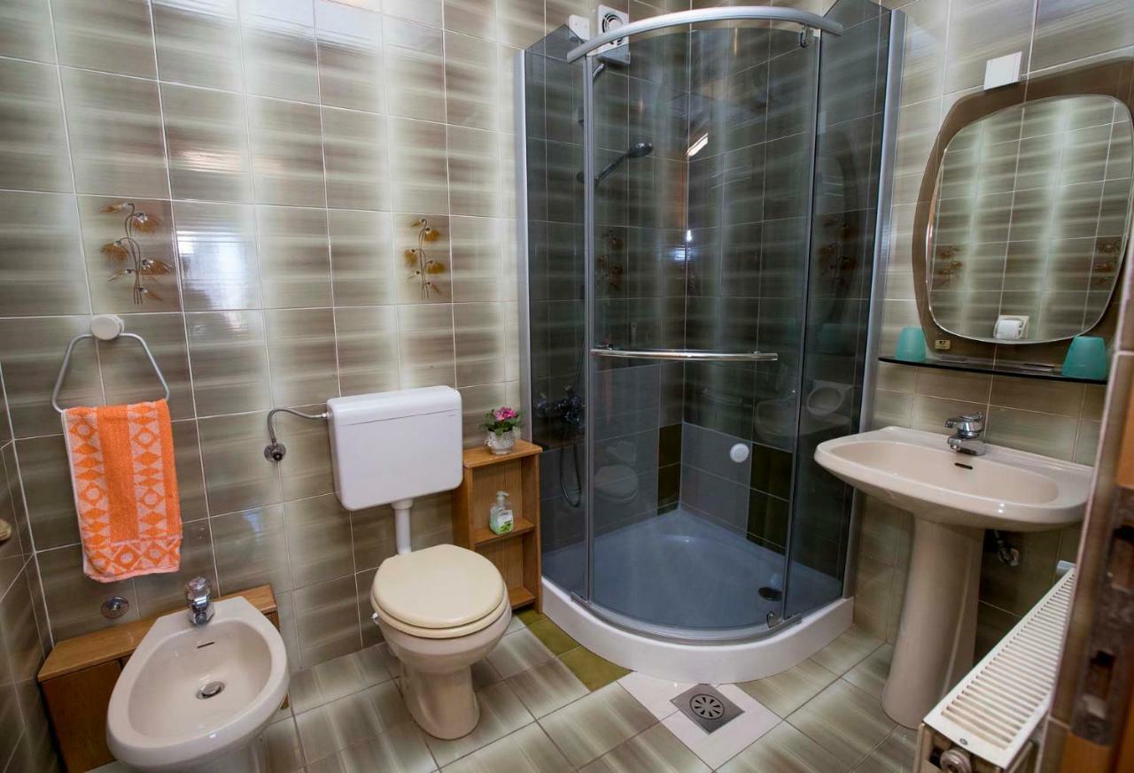 Apartmaji Karbic Постойна Екстер'єр фото